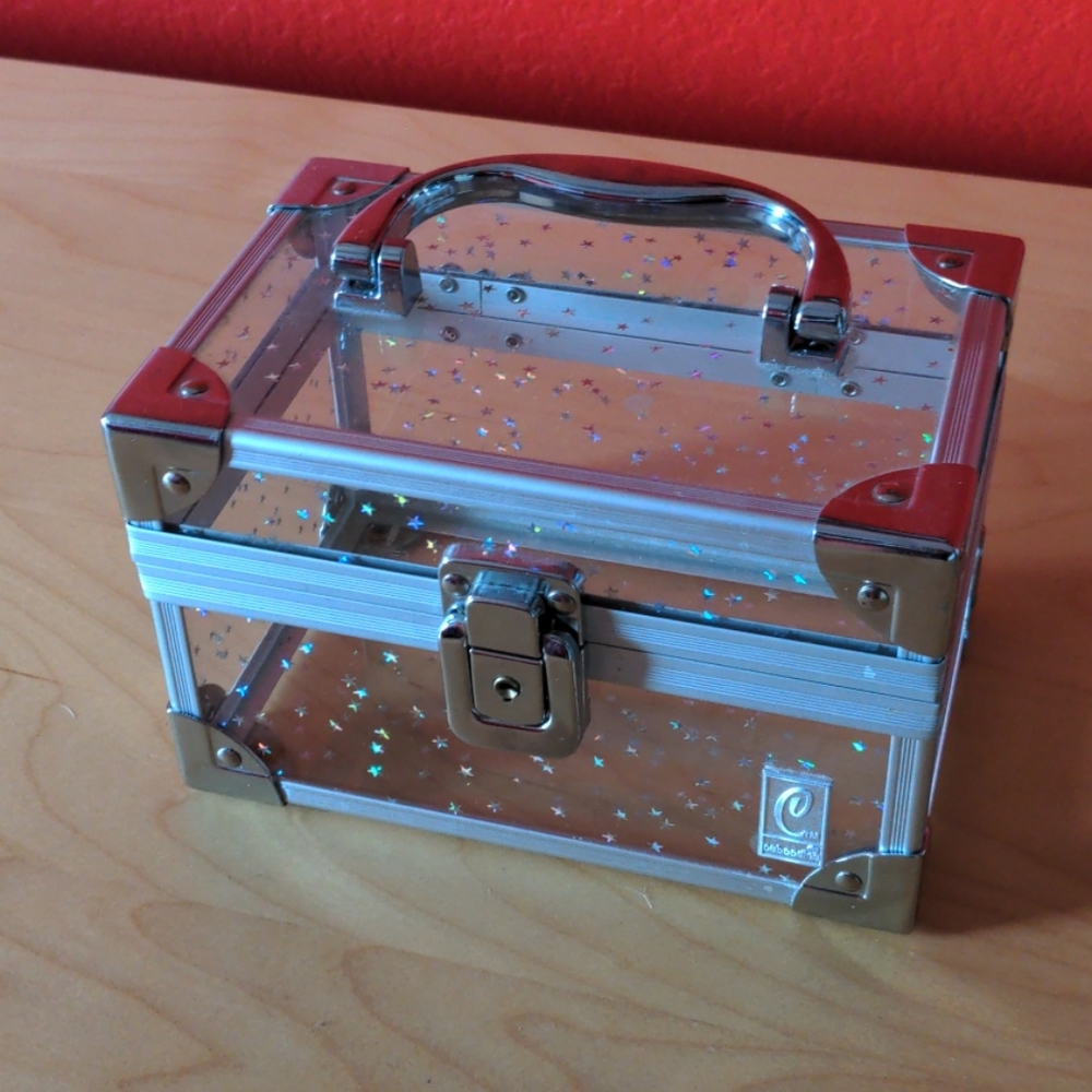 Caboodles make up box (no key to lock)